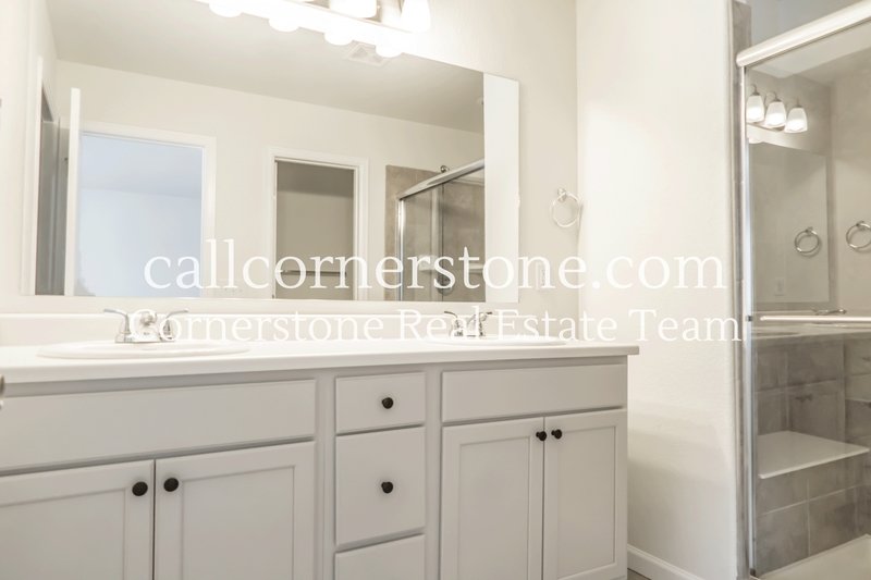 1092 Petra Heights property image