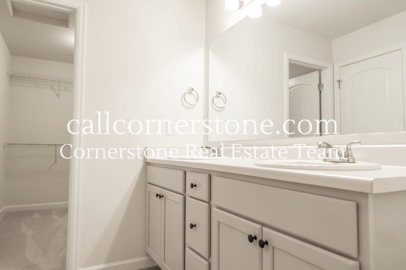 1092 Petra Heights property image