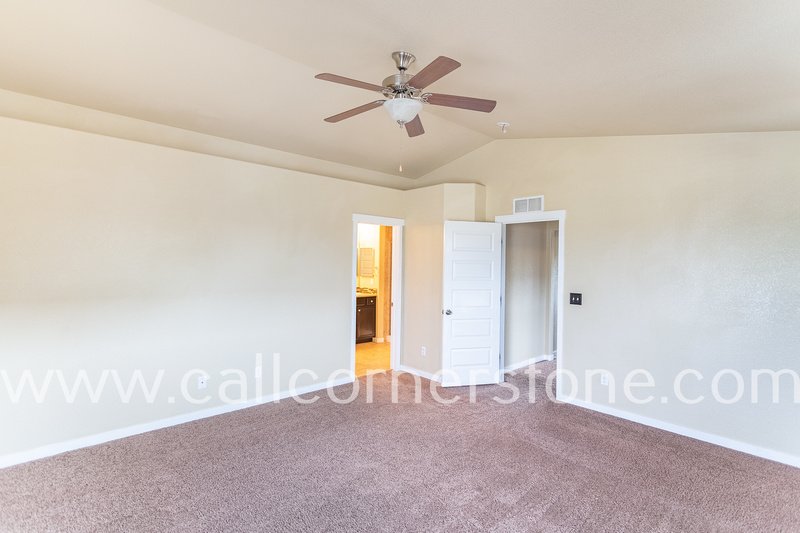 1322 Antrim Loop property image