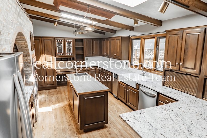 3427 Clubheights Drive property image