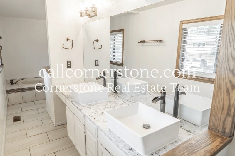 3427 Clubheights Drive property image