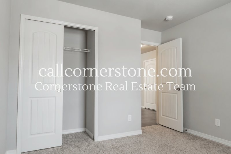 10738 Traders Parkway property image