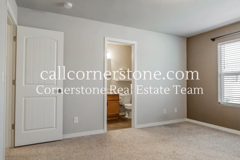 10738 Traders Parkway property image