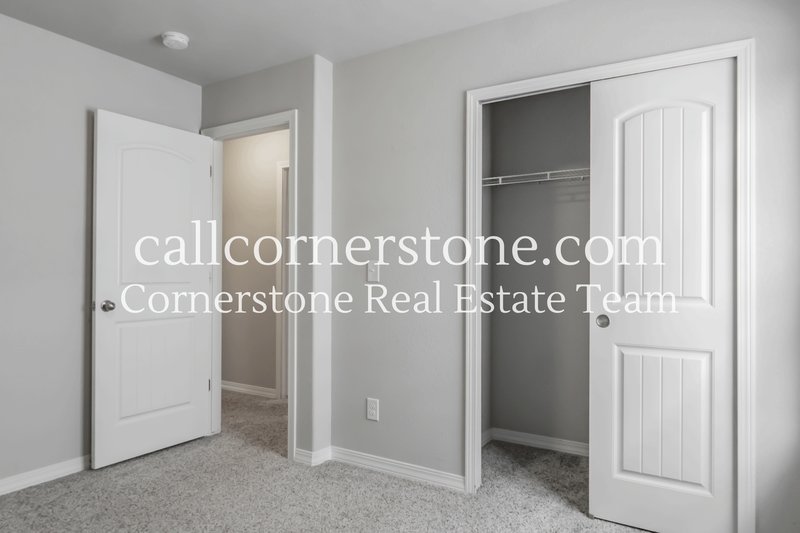10738 Traders Parkway property image
