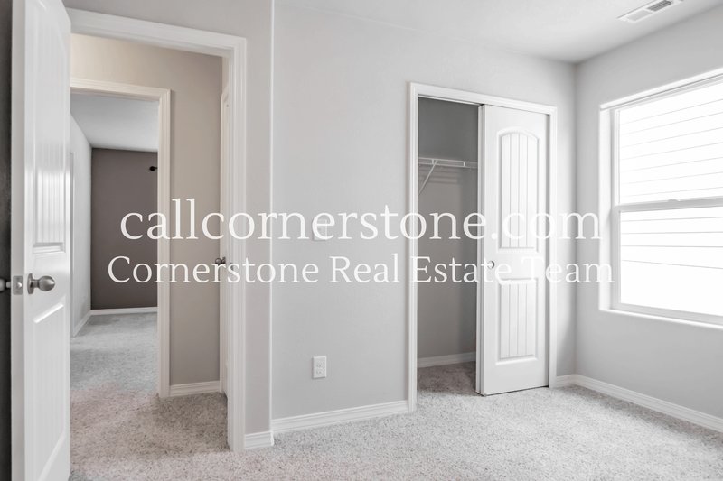 10738 Traders Parkway property image